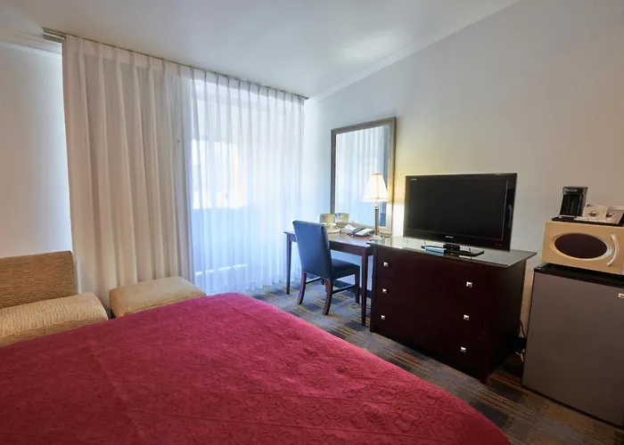 Riverview Inn & Suites